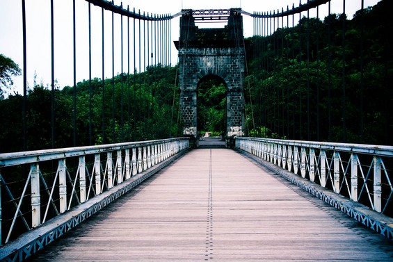 Pont Suspendu de la Rivière de l'Est.